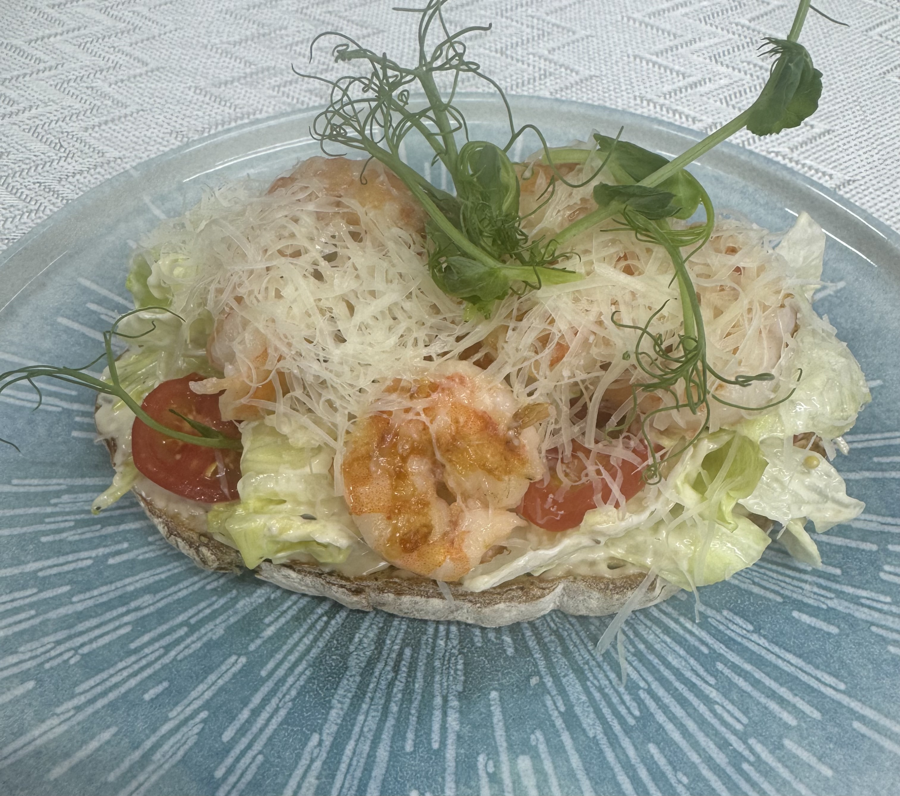 Брускетта «Цезарь с креветками»