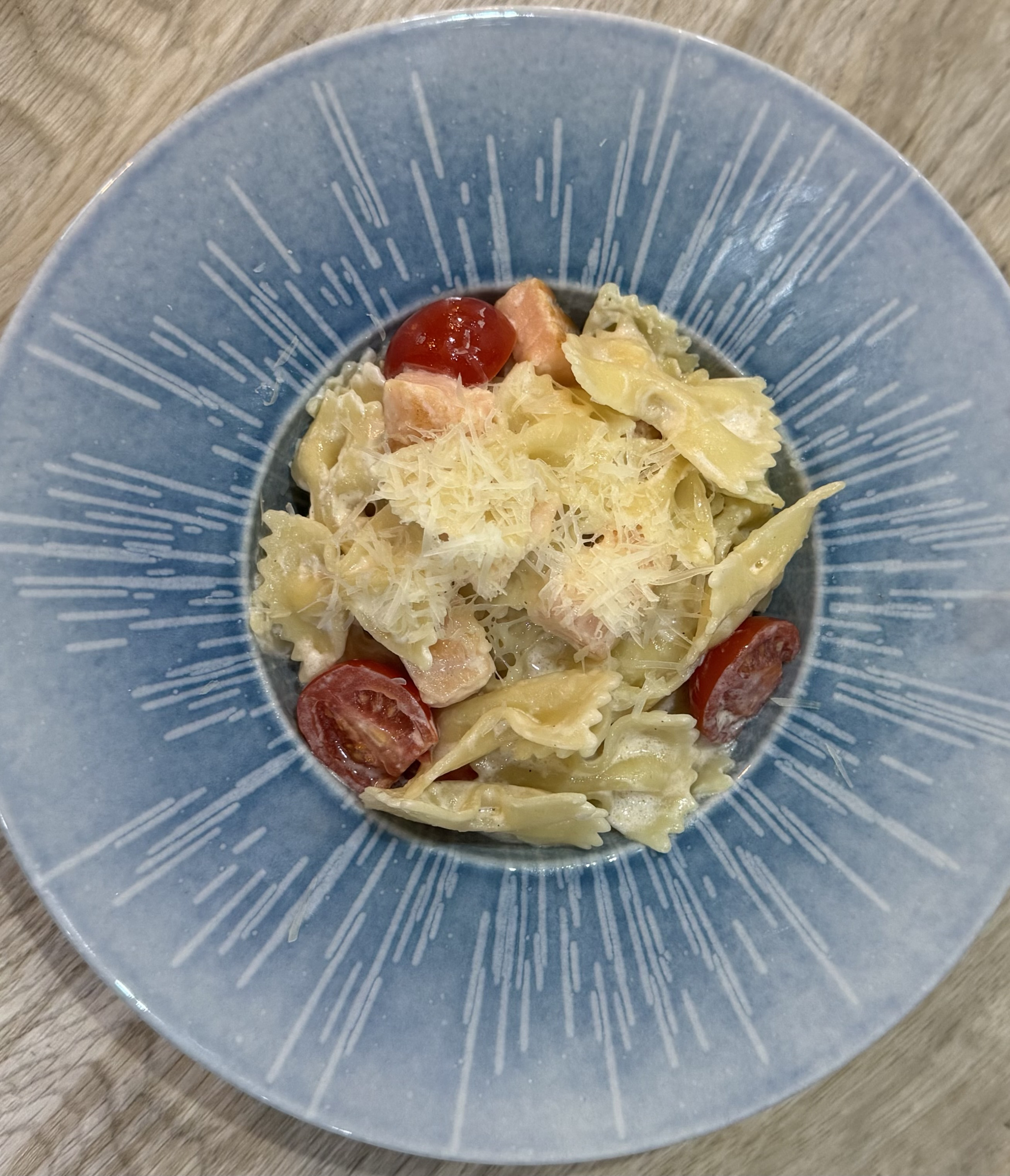 Фарфалле с сёмгой