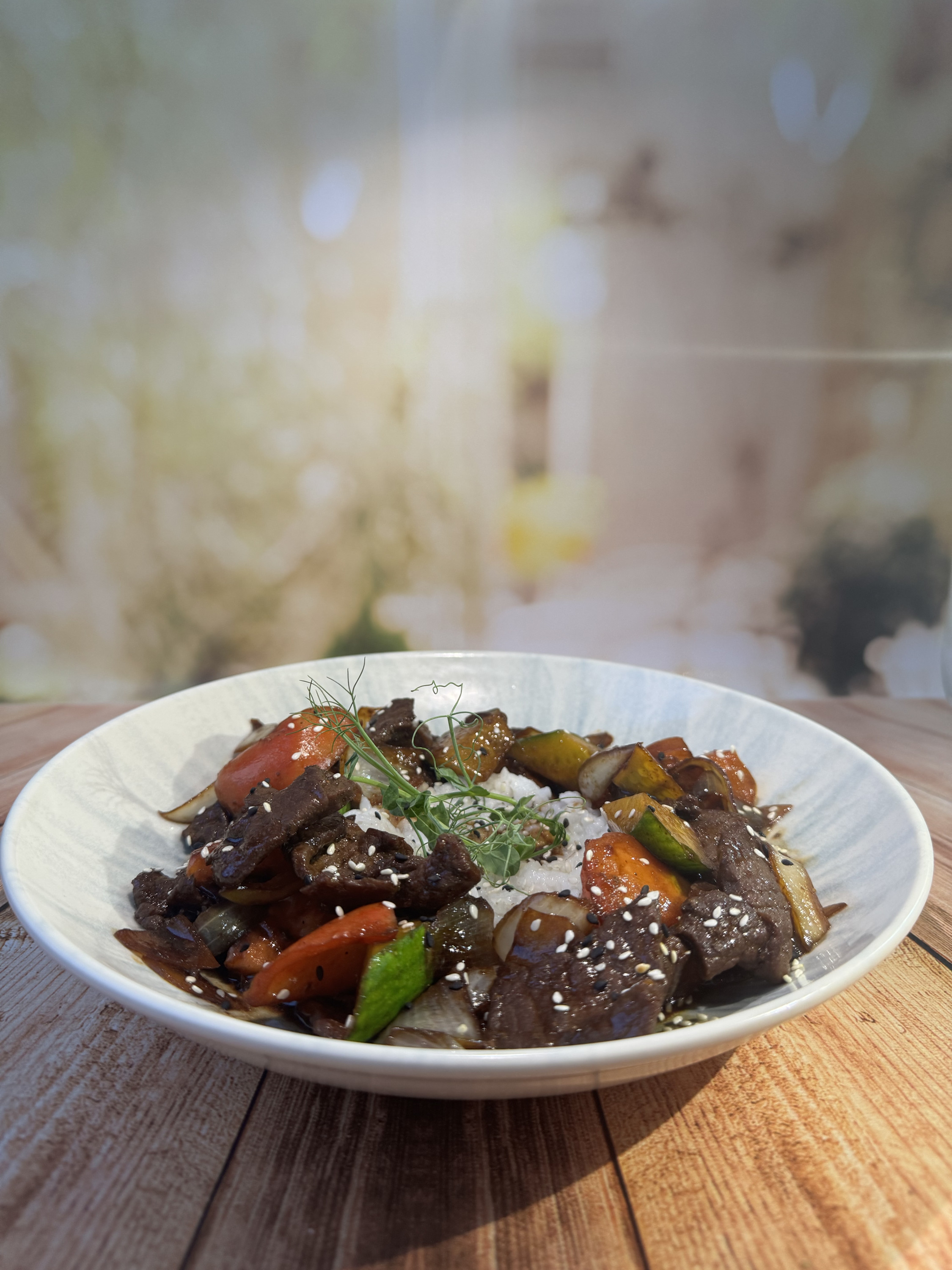 Телятина по-тайски с овощами