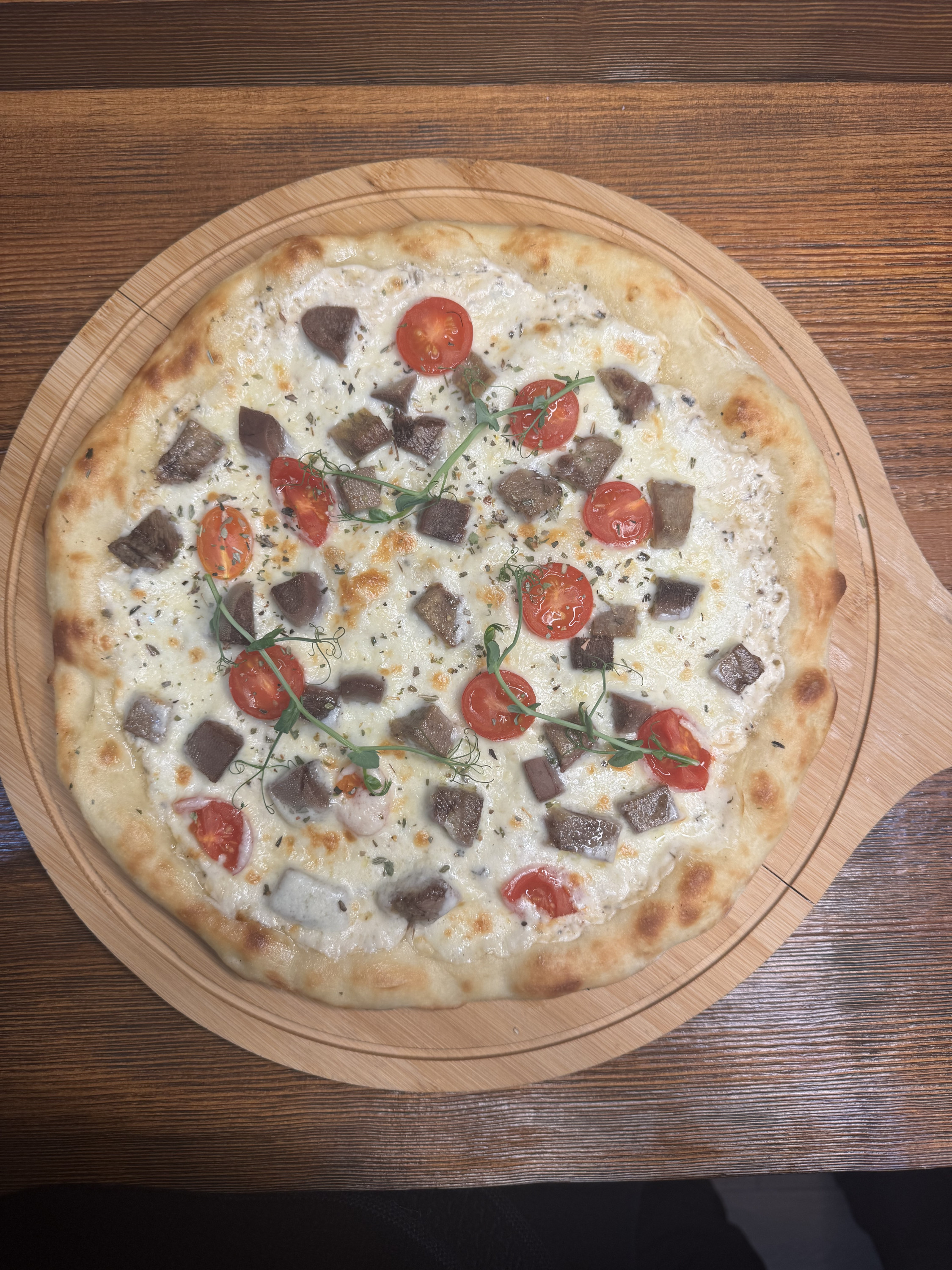 Пицца с языком и соусом Ранч